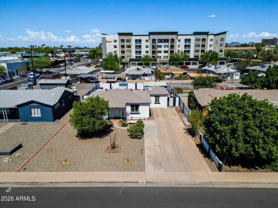 Real Estate Picture 30