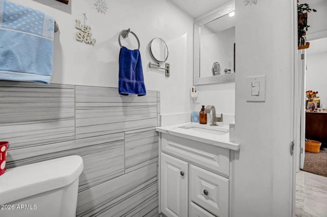 Real Estate Picture 17