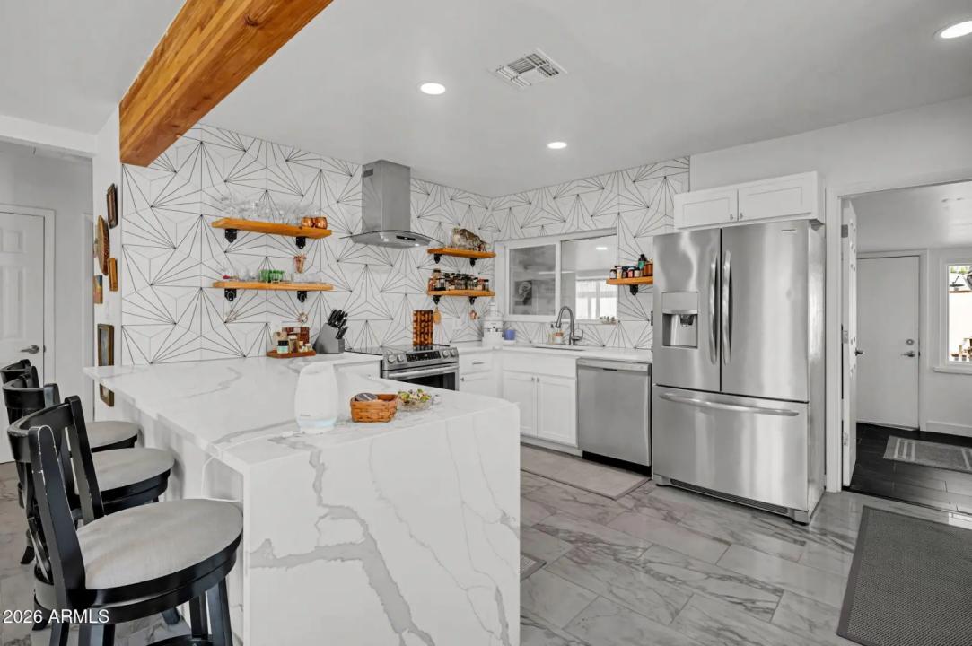 Real Estate Picture 9