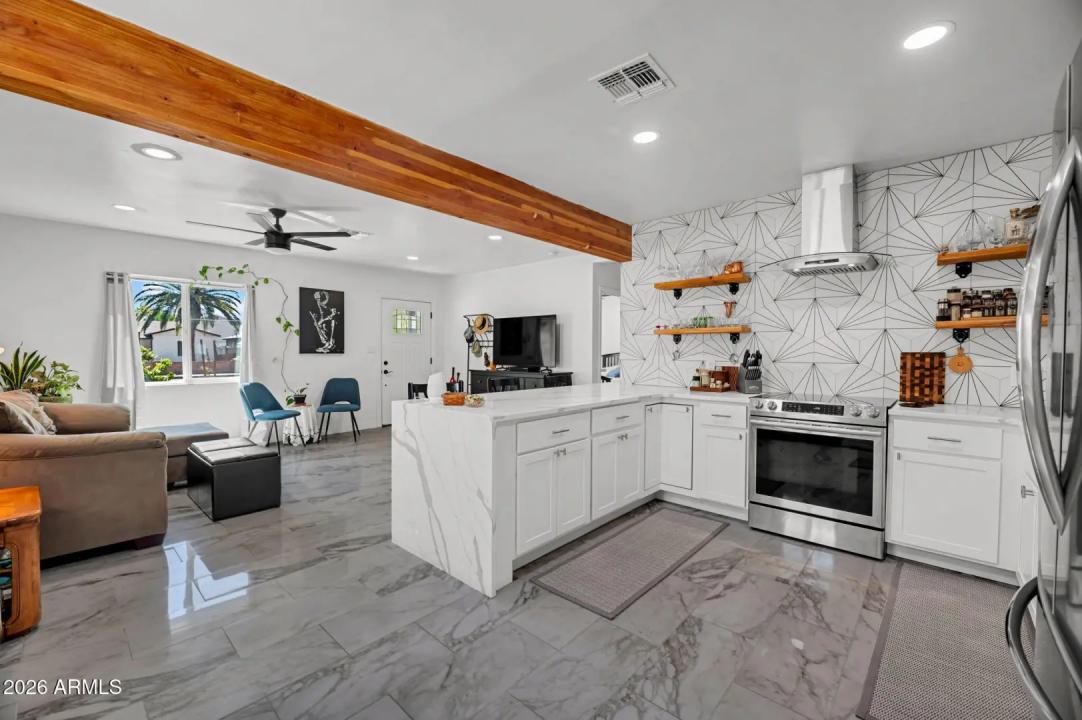 Real Estate Picture 11