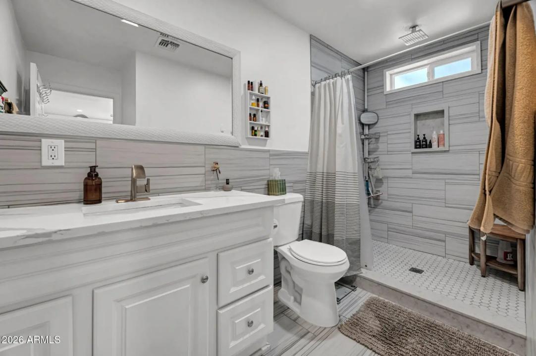 Real Estate Picture 14