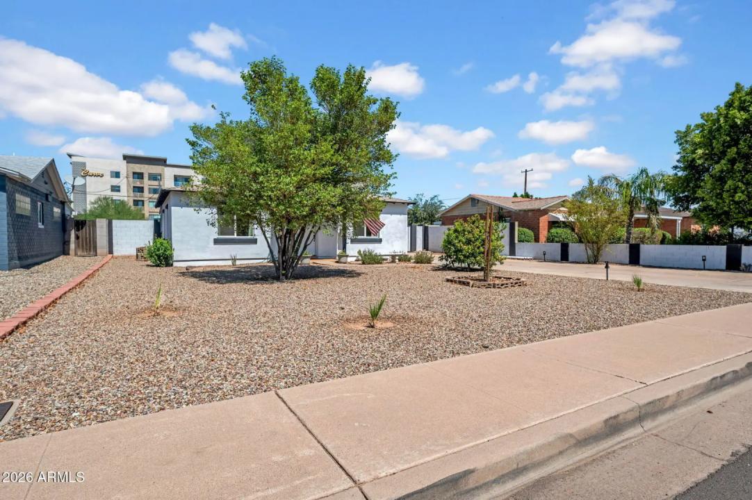 Real Estate Picture 3