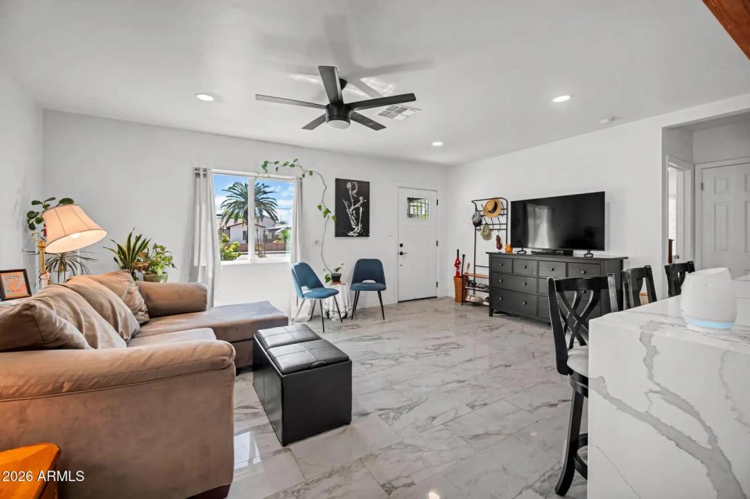 Real Estate Picture 5