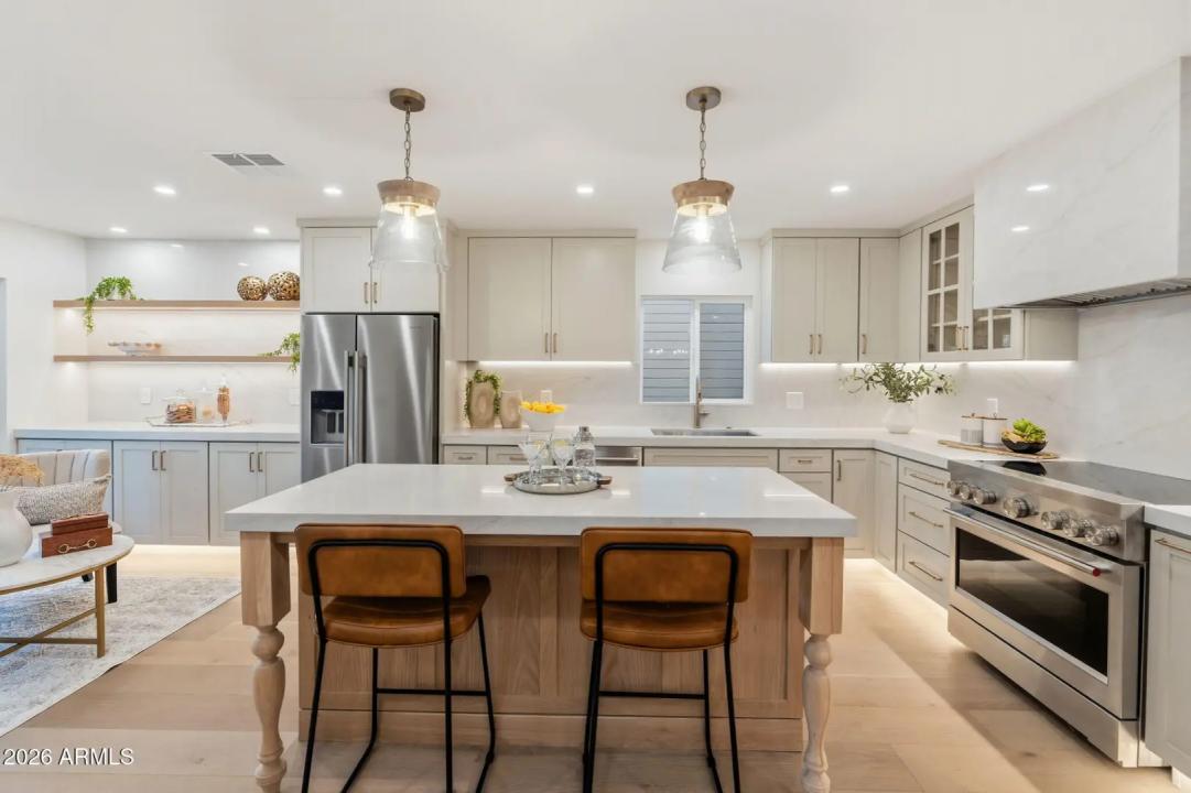 Real Estate Picture 4