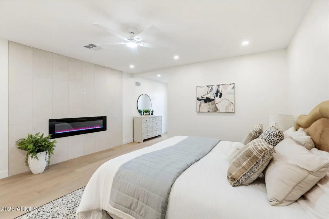Real Estate Picture 10