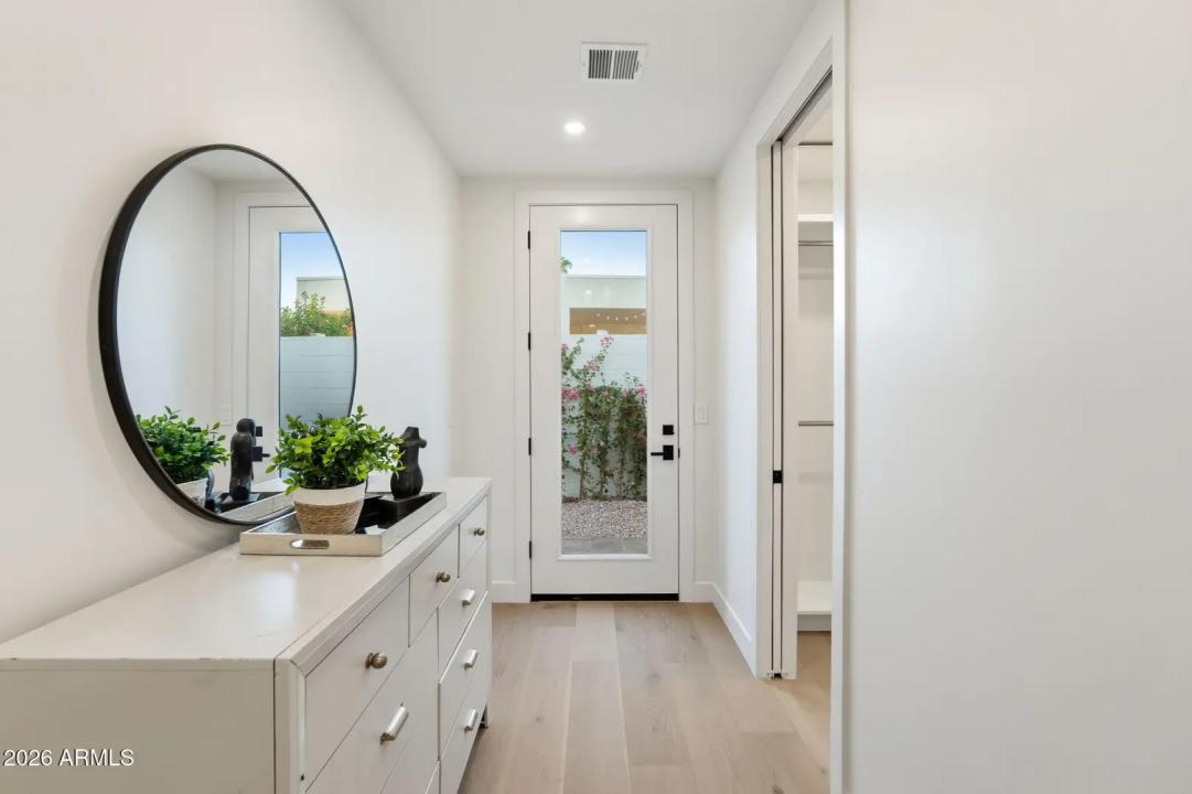 Real Estate Picture 11