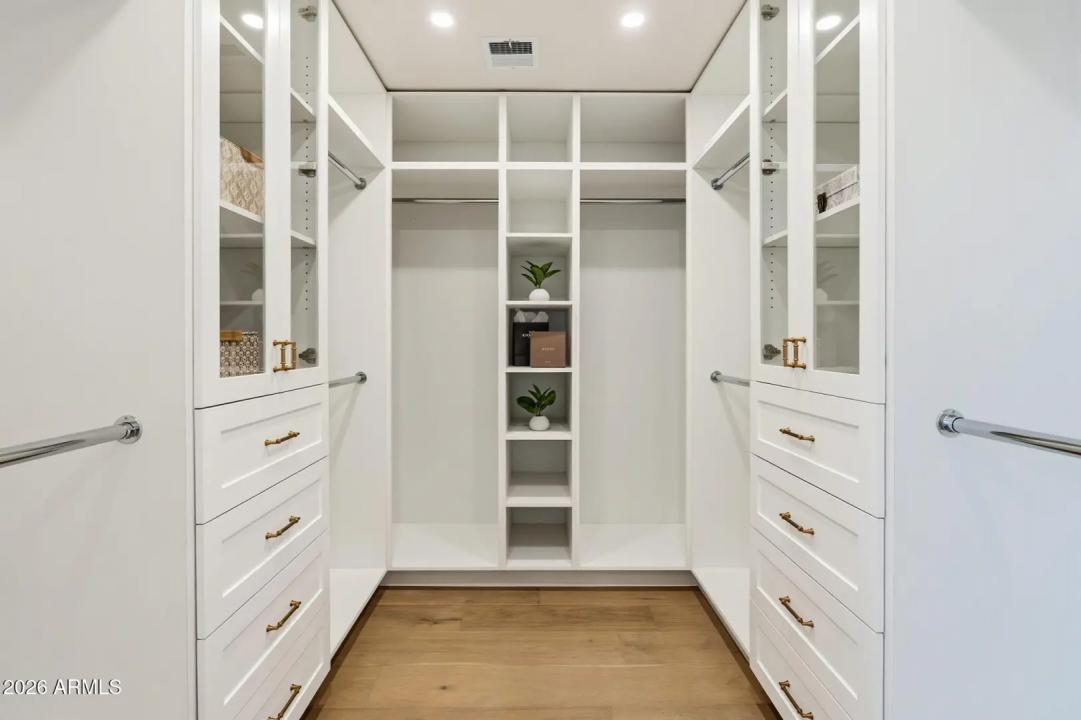 Real Estate Picture 12