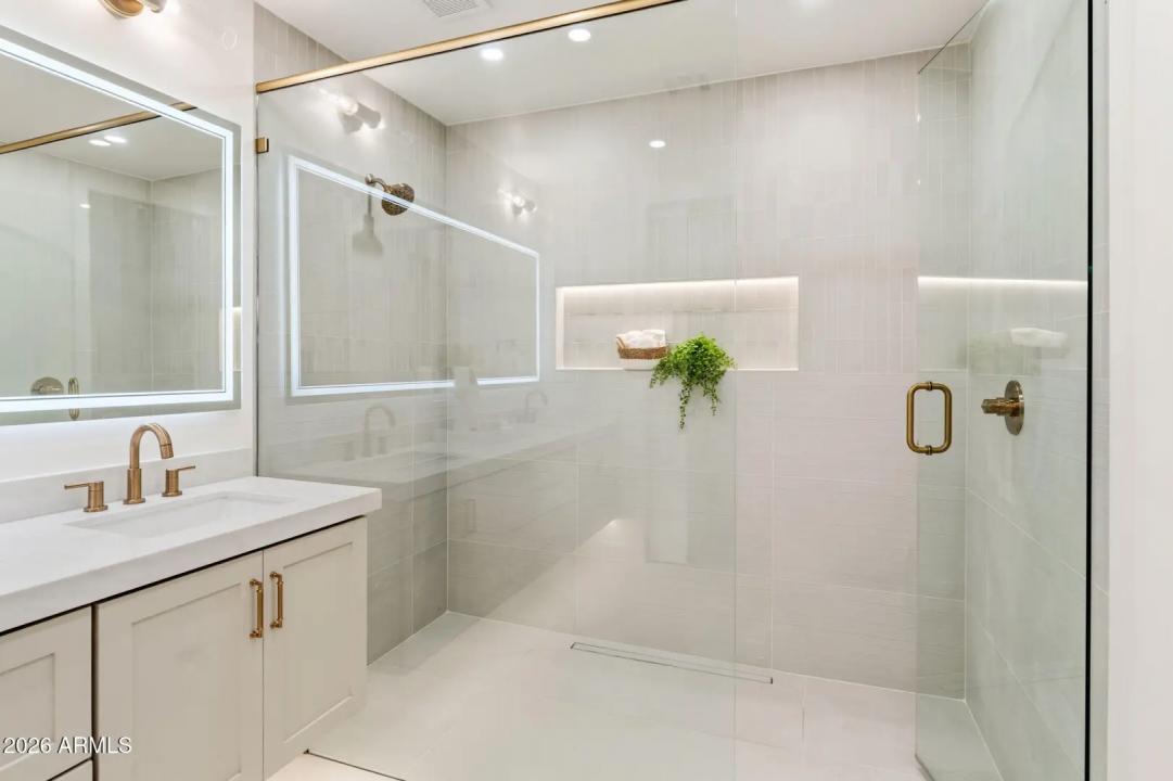 Real Estate Picture 14