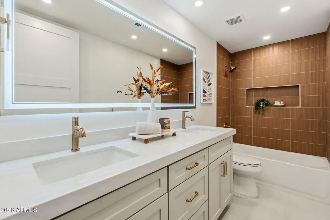 Real Estate Picture 16