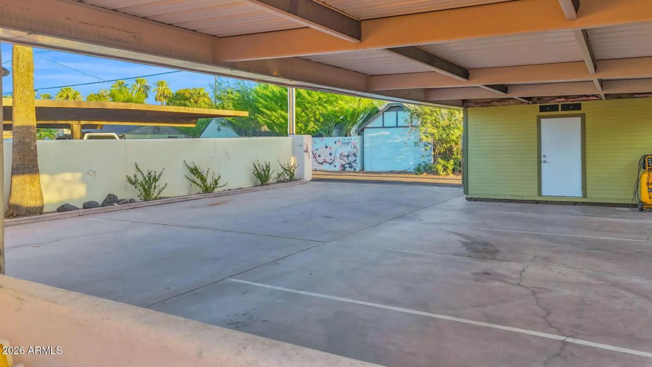 Real Estate Picture 5