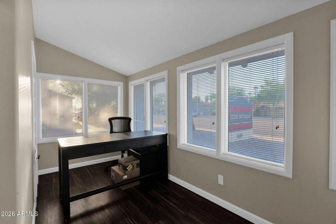Real Estate Picture 14
