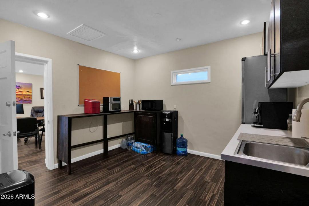 Real Estate Picture 18