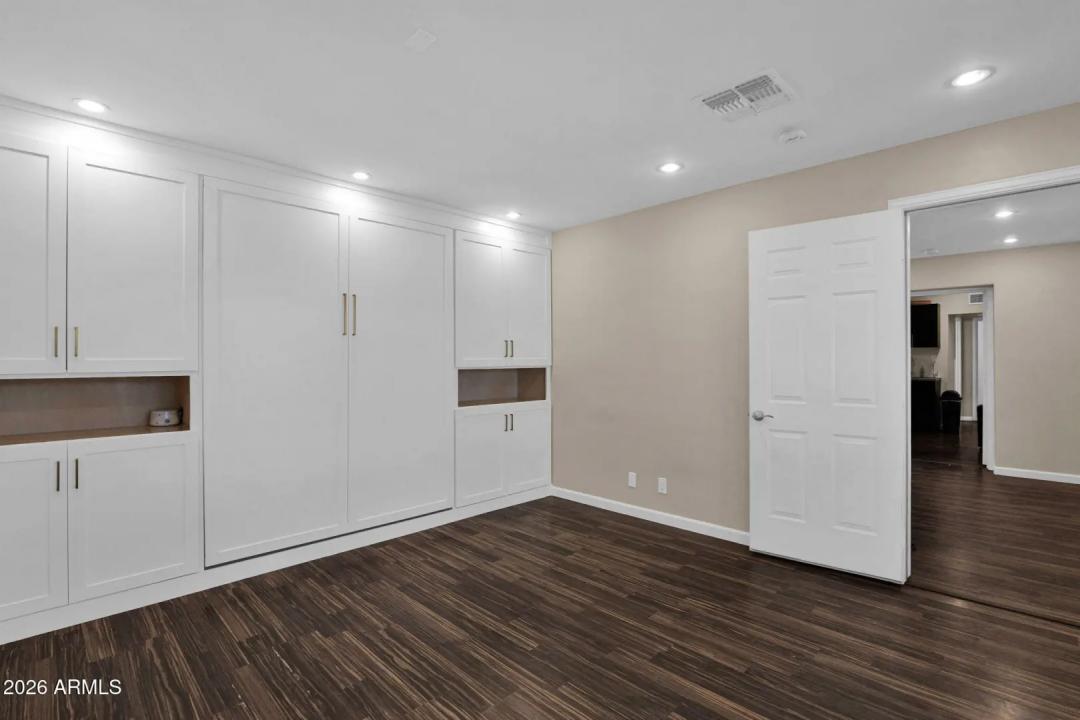 Real Estate Picture 24