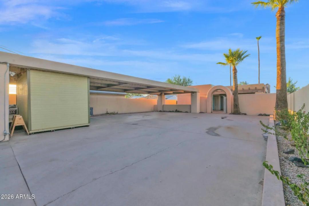 Real Estate Picture 3