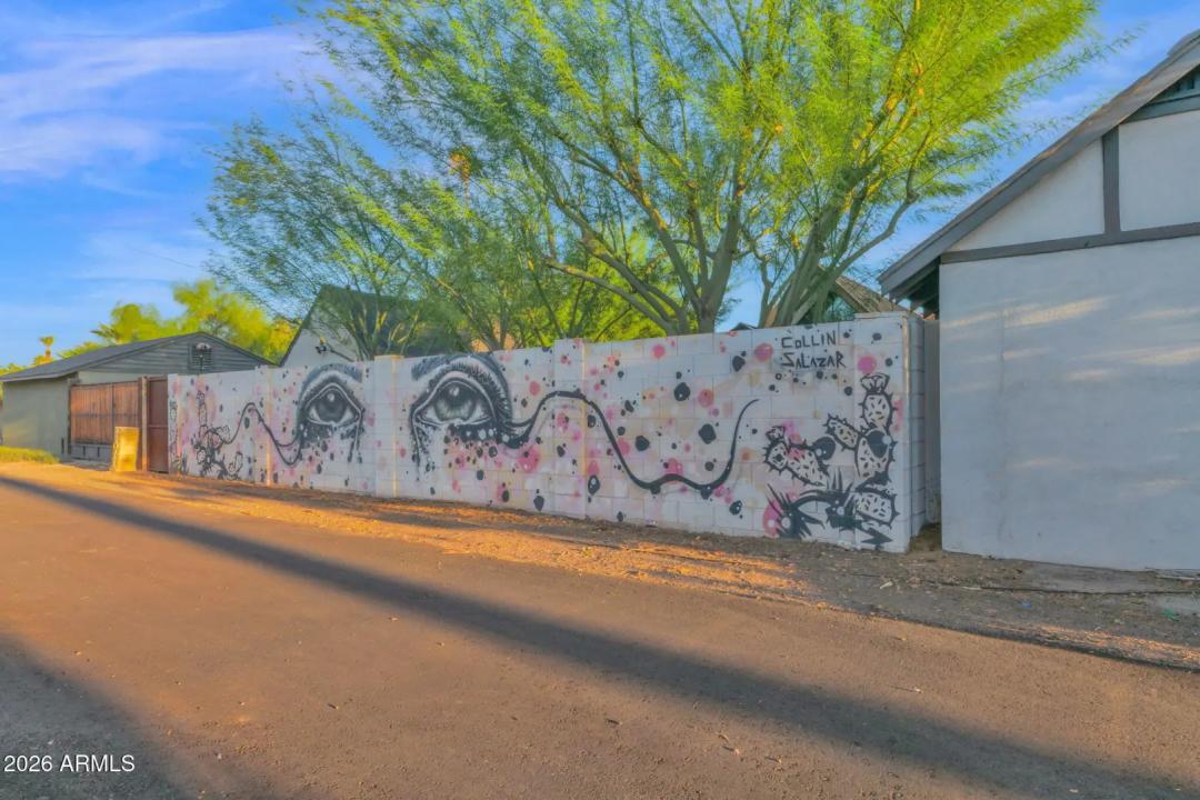 Real Estate Picture 6