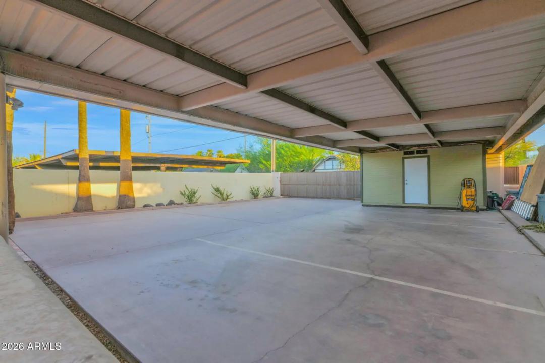 Real Estate Picture 4