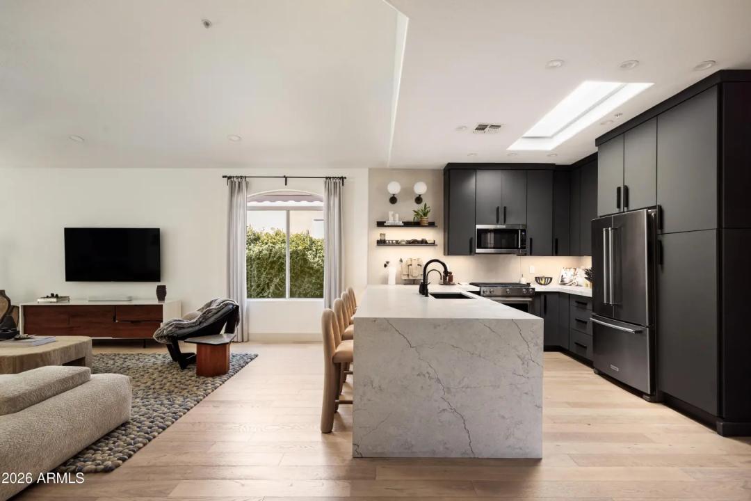 Real Estate Picture 4