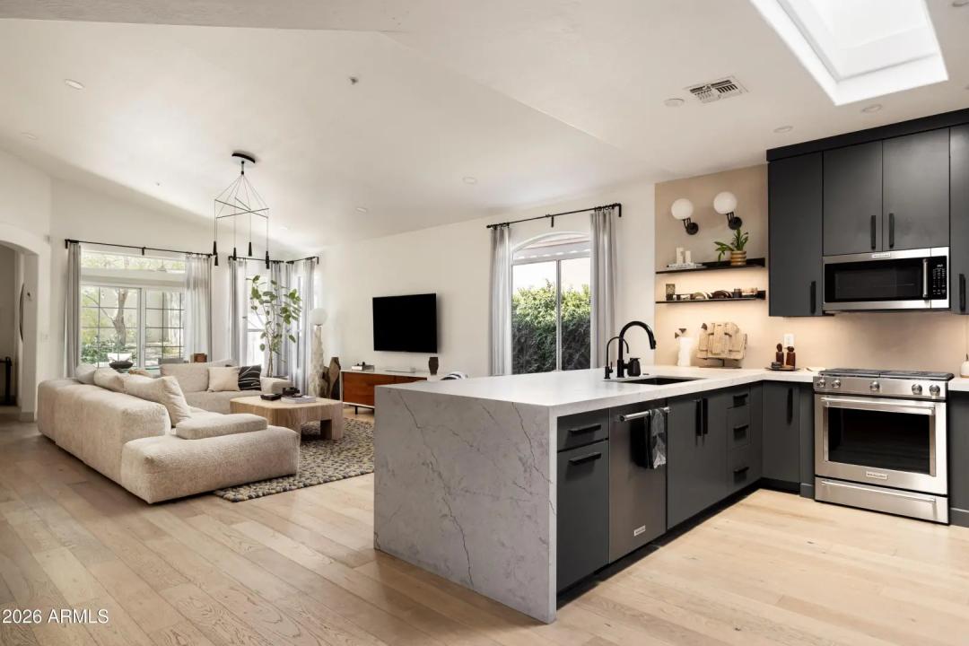 Real Estate Picture 5