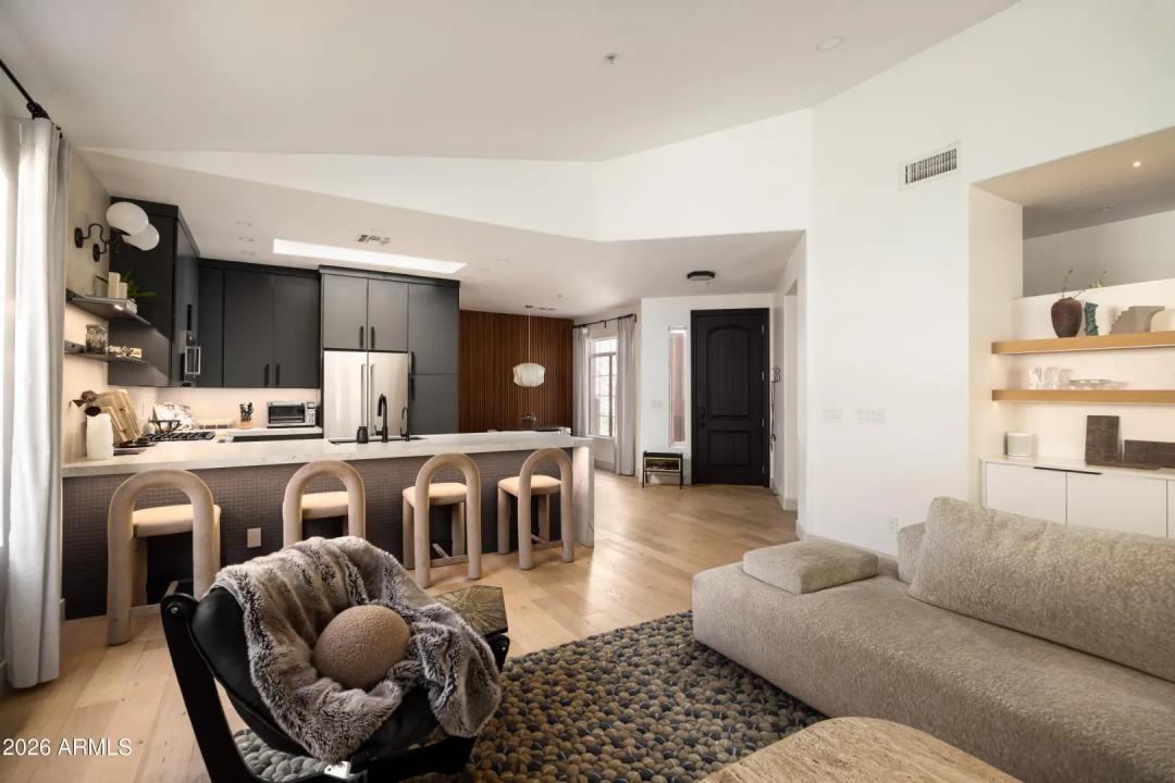 Real Estate Picture 9