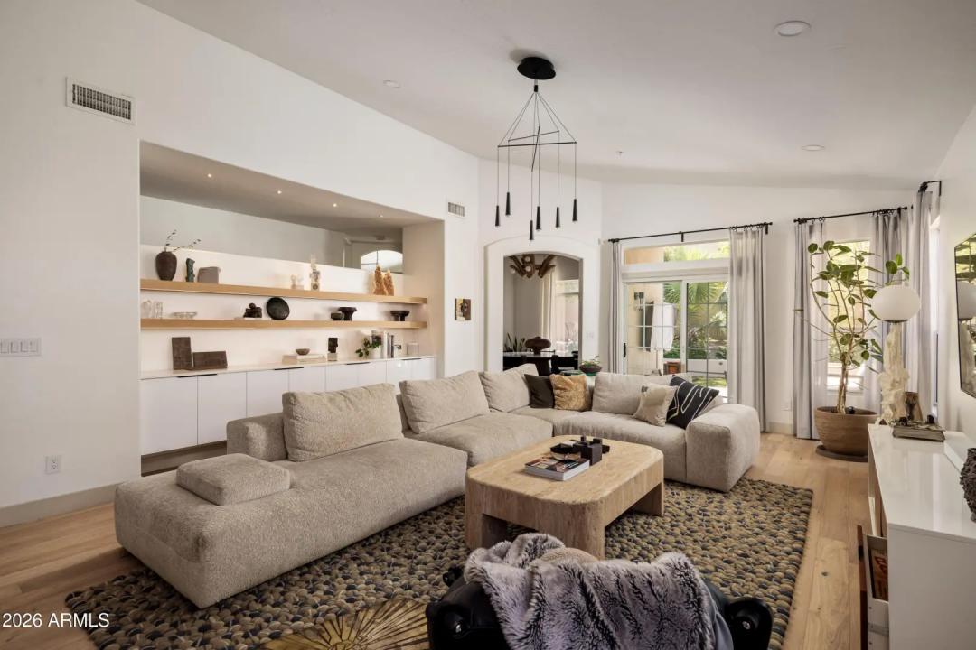 Real Estate Picture 10