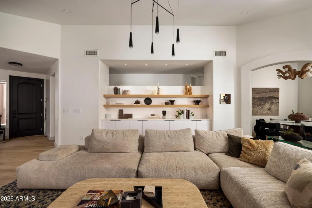 Real Estate Picture 11