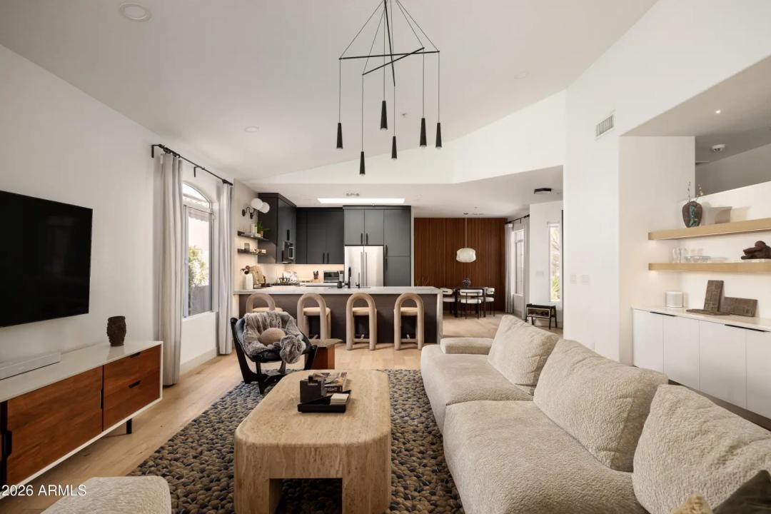 Real Estate Picture 12