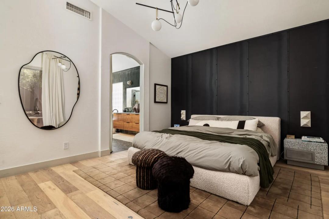 Real Estate Picture 16