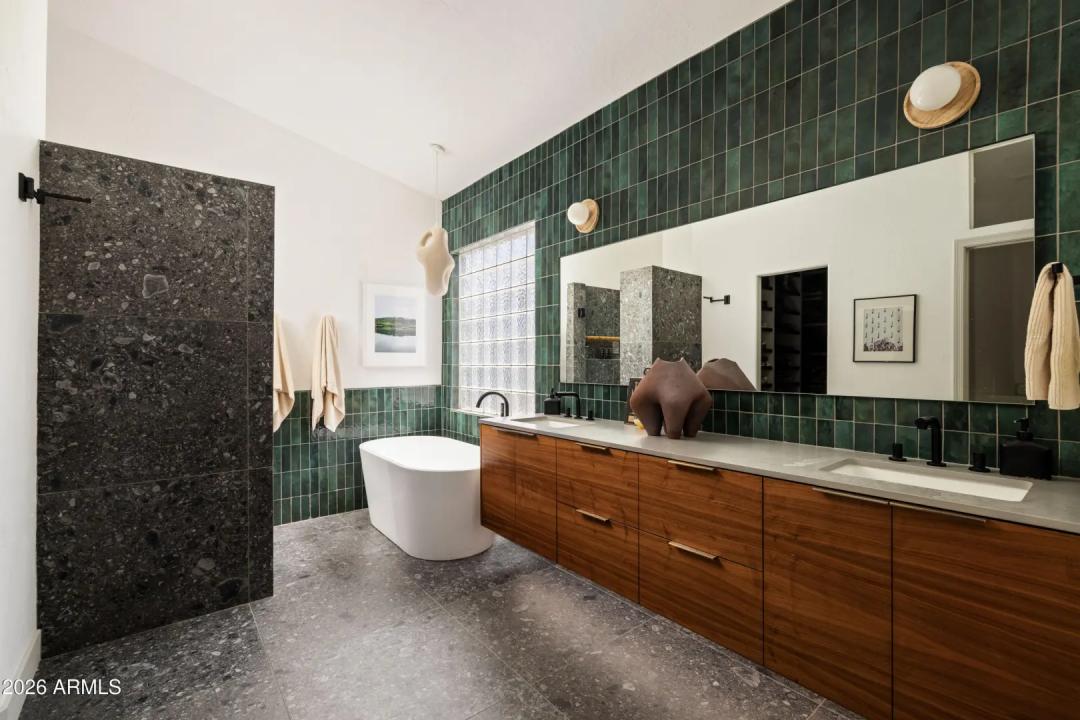 Real Estate Picture 17
