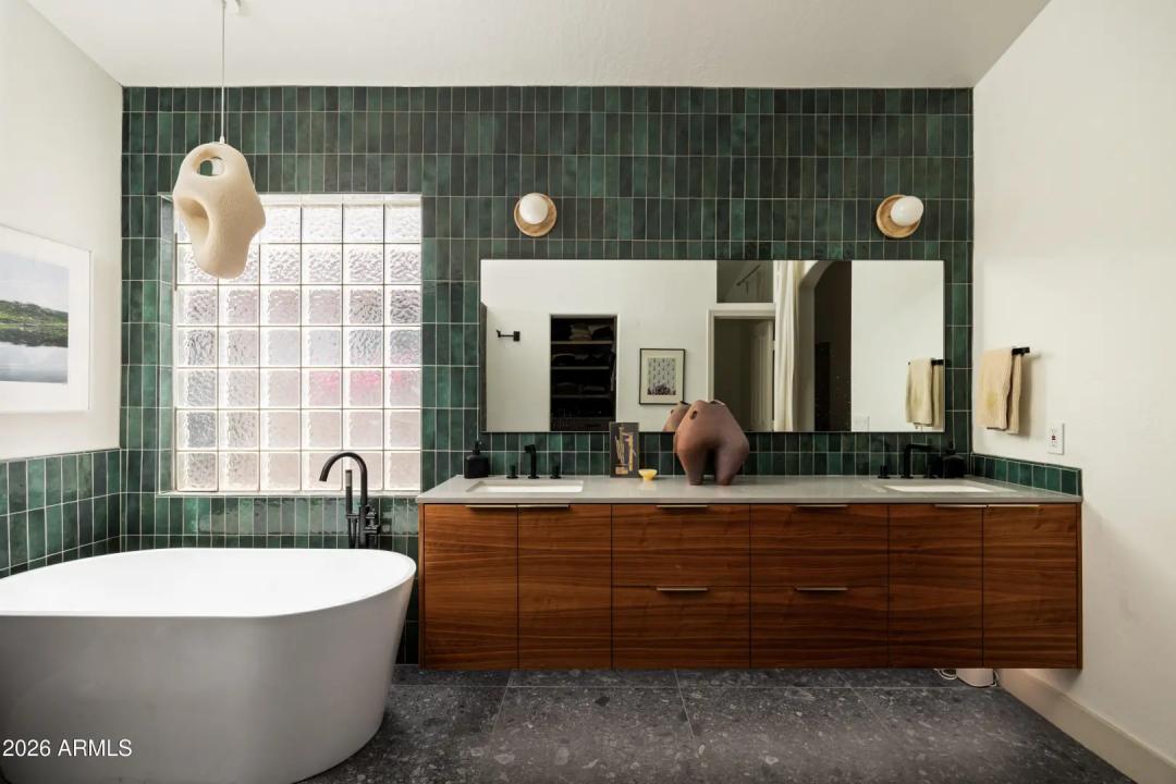 Real Estate Picture 18