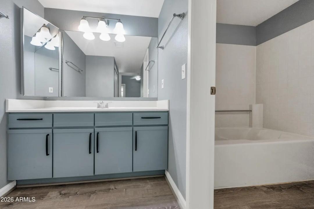 Real Estate Picture 3