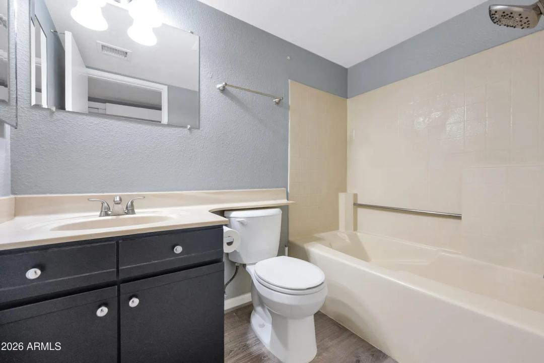 Real Estate Picture 6