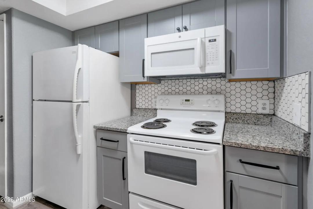 Real Estate Picture 9