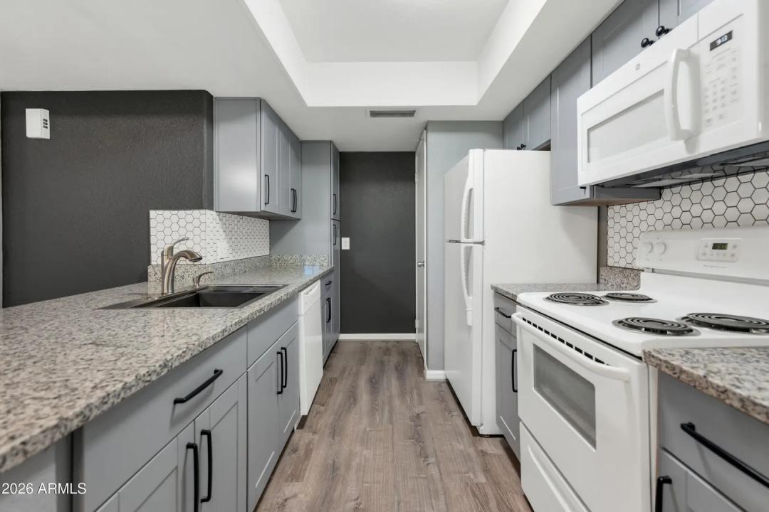 Real Estate Picture 11
