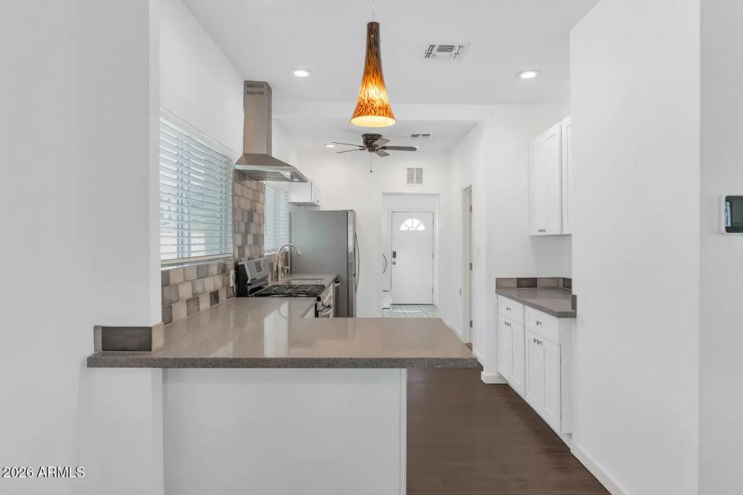 Real Estate Picture 11