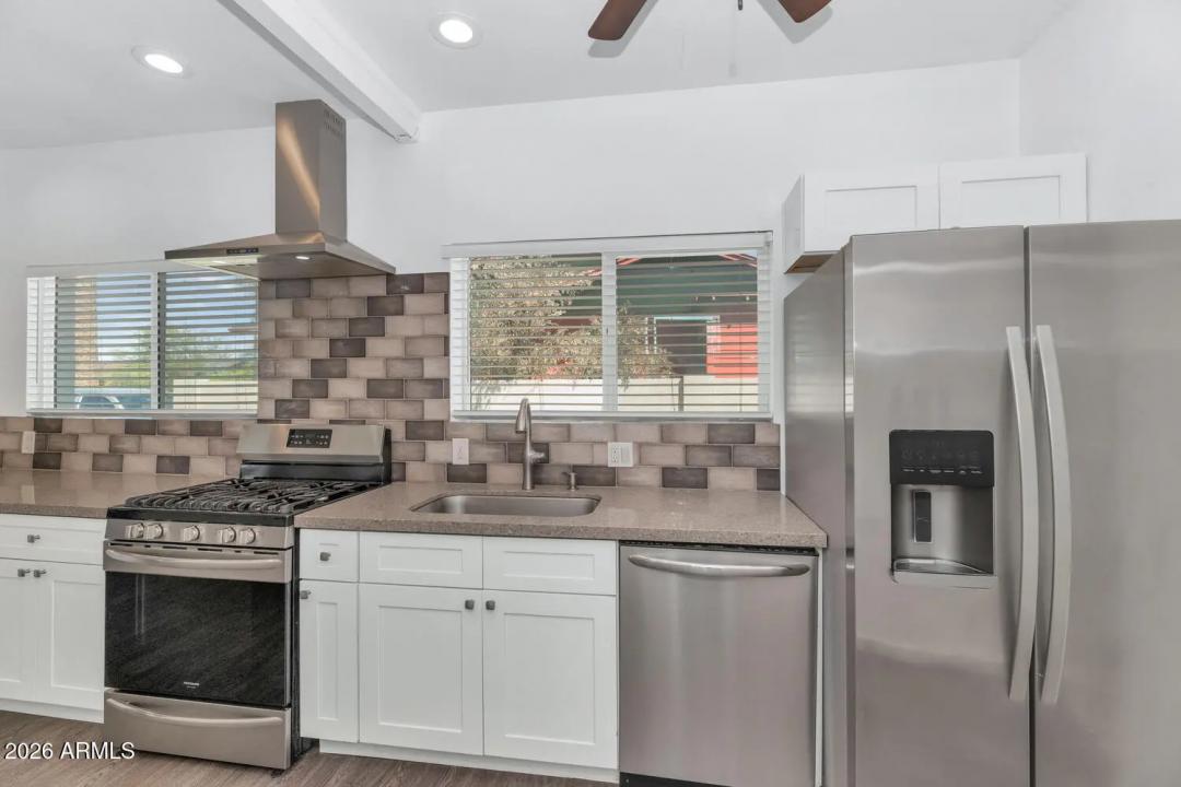 Real Estate Picture 12