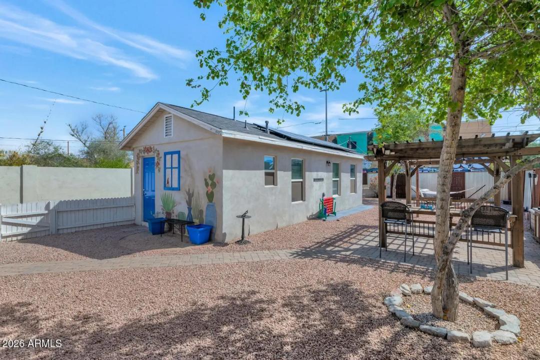 Real Estate Picture 4