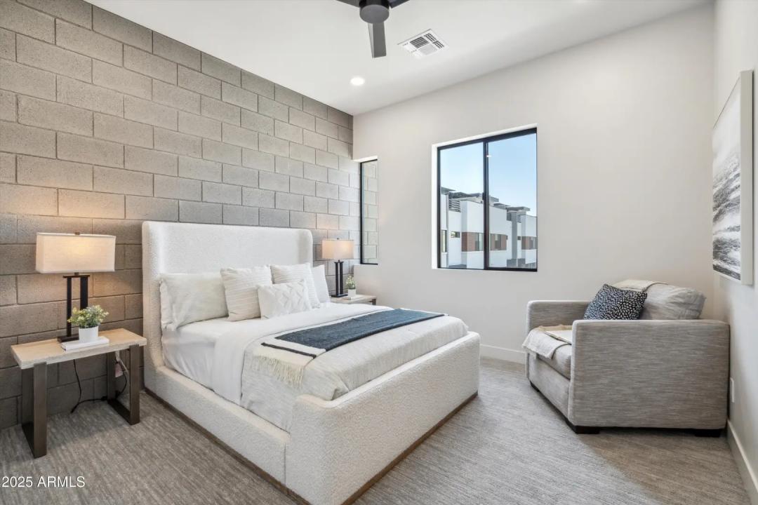 Real Estate Picture 11