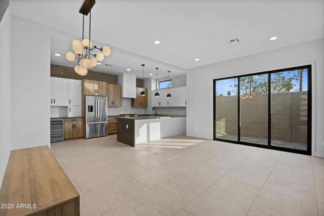 Real Estate Picture 5