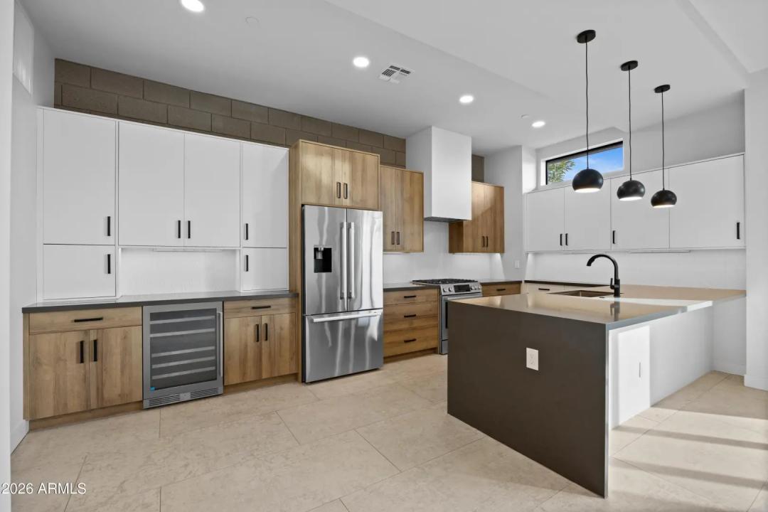 Real Estate Picture 6