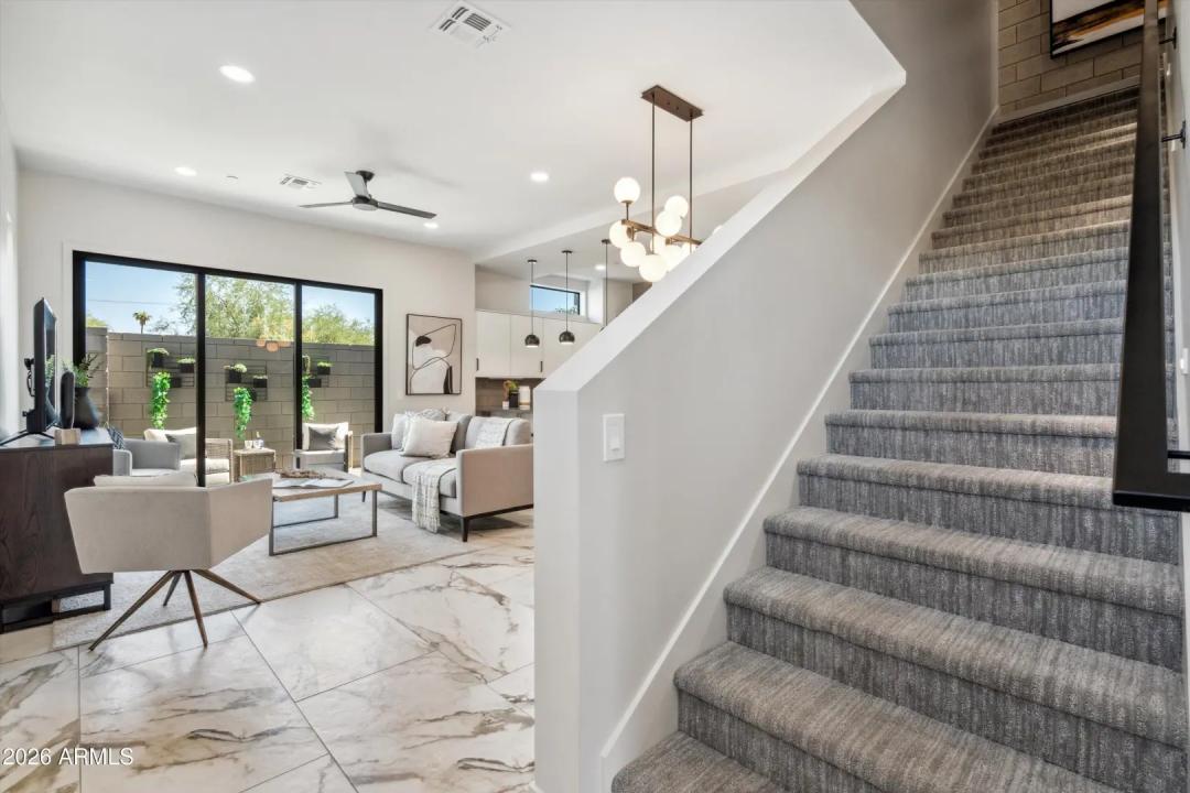 Real Estate Picture 7