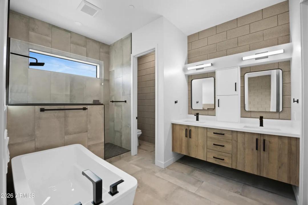 Real Estate Picture 12