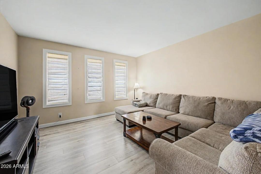 Real Estate Picture 4