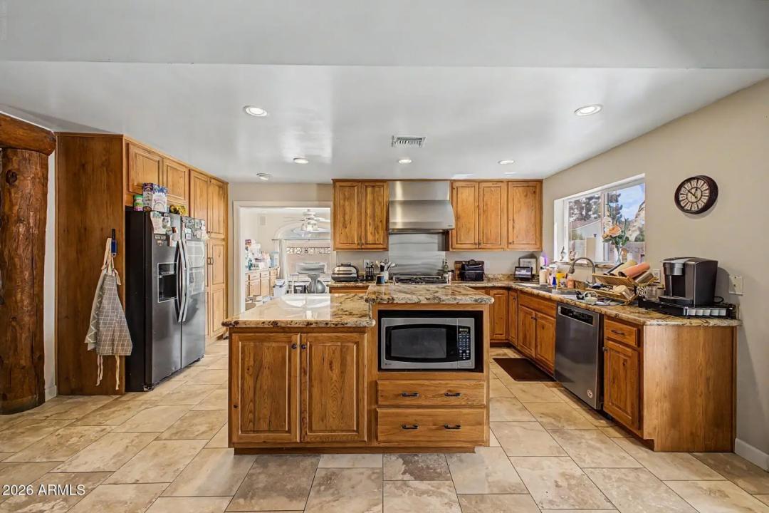 Real Estate Picture 11