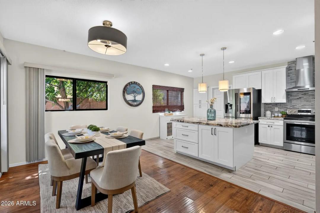 Real Estate Picture 14