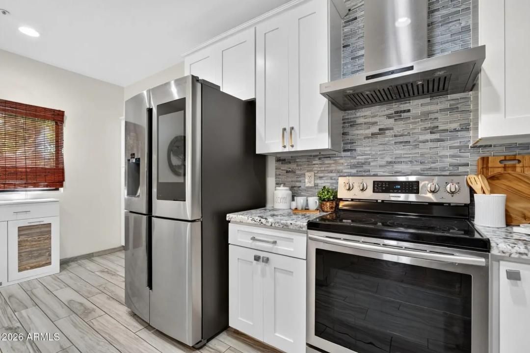 Real Estate Picture 18