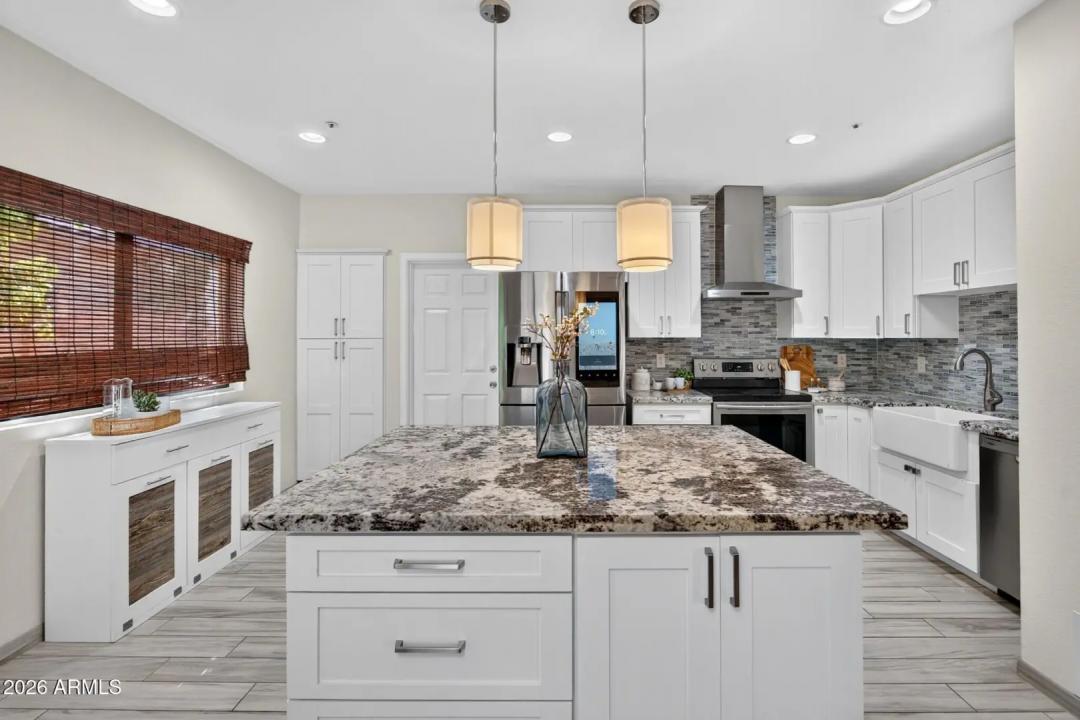 Real Estate Picture 17