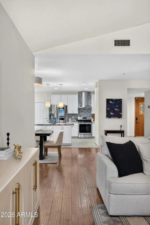 Real Estate Picture 9
