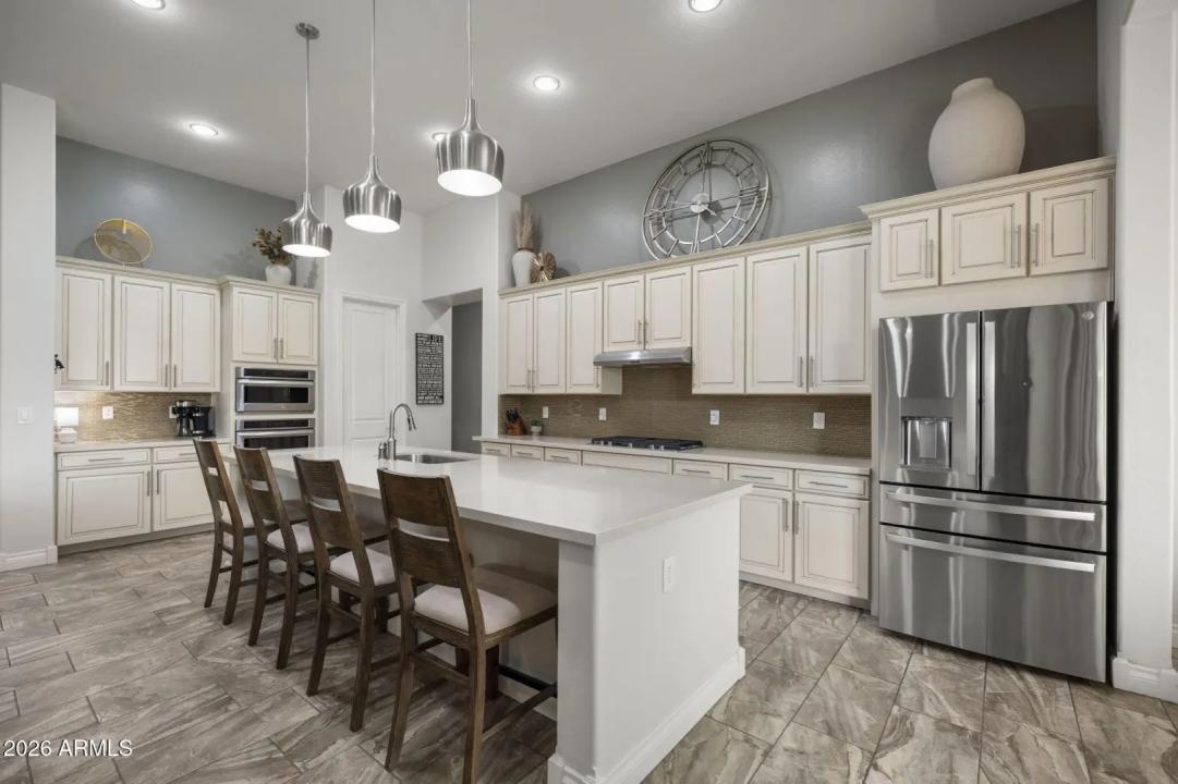 Real Estate Picture 12