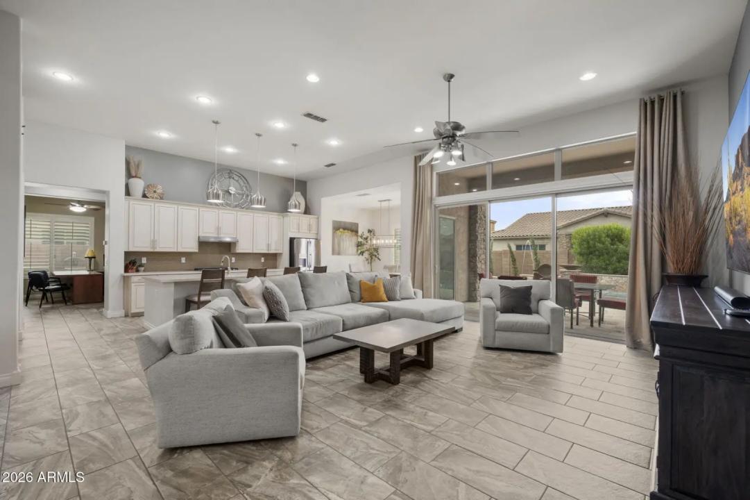 Real Estate Picture 11