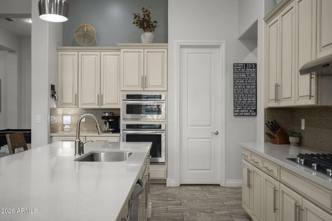 Real Estate Picture 13
